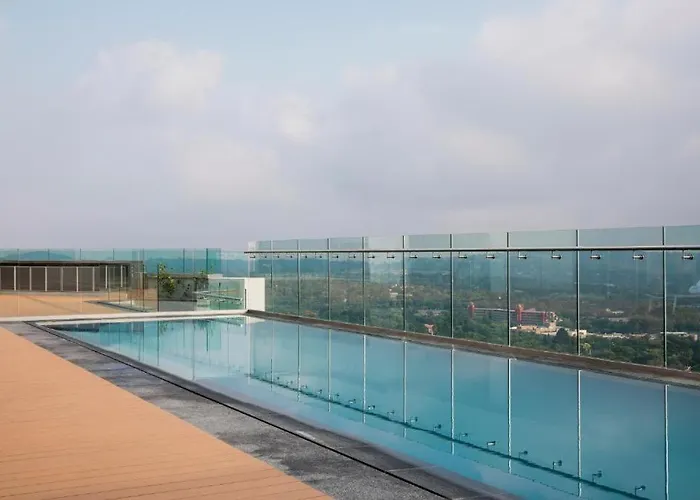 The Comfort Airb&B - Top Floor Luxury 1 Bedroom Apartment With Views