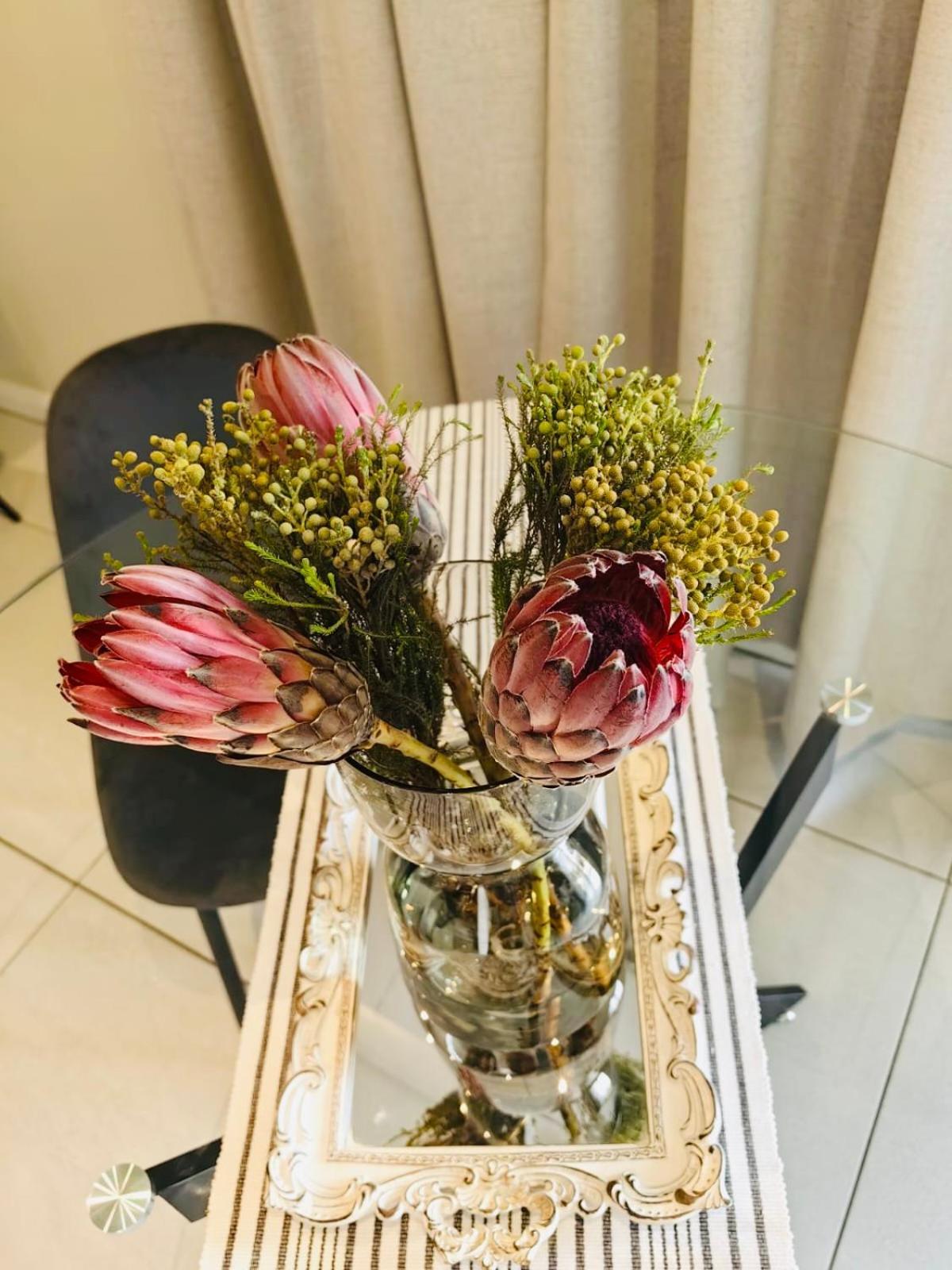 The Comfort Airb&b - Floor Luxury 1 Bedroom With Views