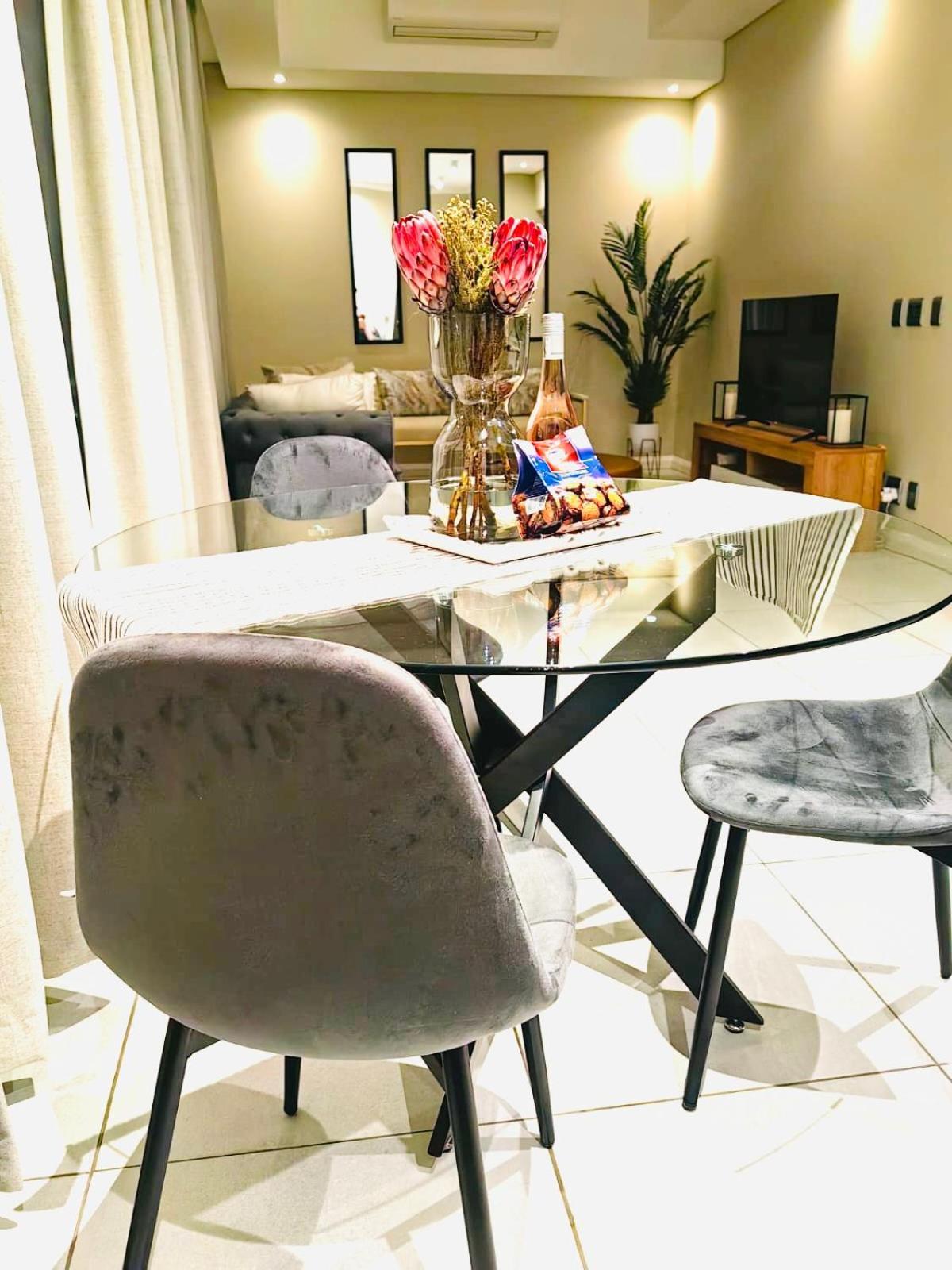 The Comfort Airb&b - Floor Luxury 1 Bedroom With Views *