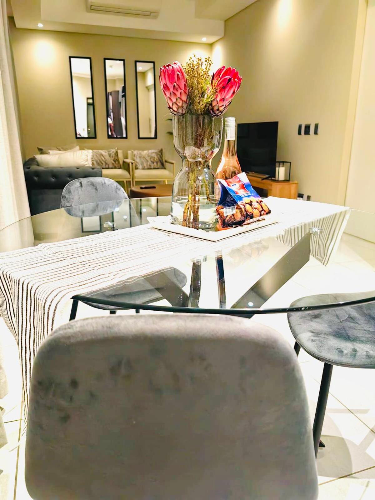 The Comfort Airb&b - Floor Luxury 1 Bedroom With Views